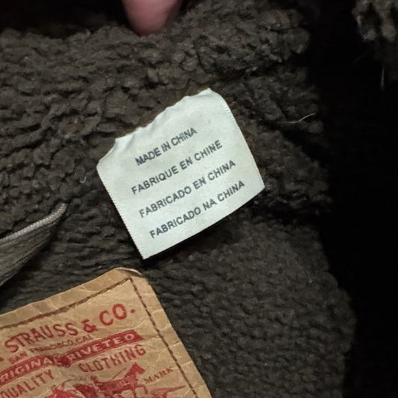 Levi's men's corduroy Sherpa lined trucker jacket in brown. - Picture 3 of 8